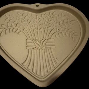 Pampered Chef Bountiful Heart Stoneware